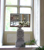 Zuhause hinter der Tuer